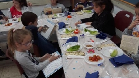 מותק של צהרון פסח ופעילות במותק של צהרון (28).jpg