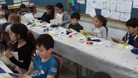 מותק של צהרון פסח ופעילות במותק של צהרון (5).jpg