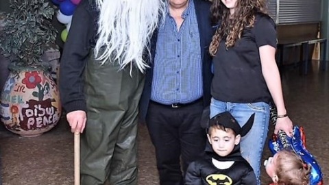 הפנינג פורים והצגה דלת הקסמים 2018 (18).jpg