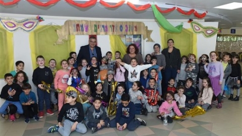 הפנינג פורים והצגה דלת הקסמים 2018 (25).jpg